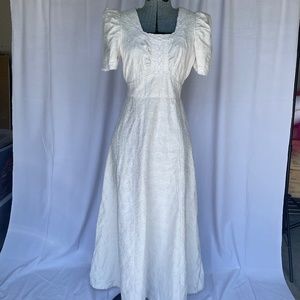 1960's / 1970's Vintage White Maxi Puff Sleeve Dress